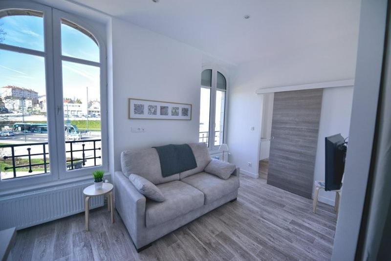 Appartment Les Suites Du Parc Besancon Bagian luar foto