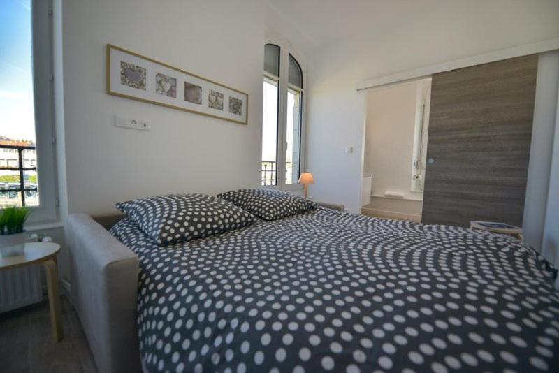 Appartment Les Suites Du Parc Besancon Ruang foto